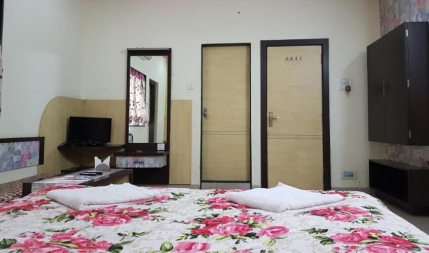 Hotel Rasraj , Dhule Esterno foto